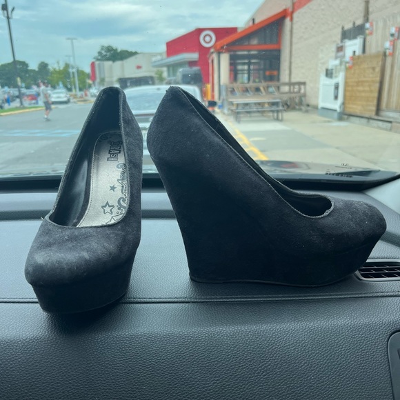 Used Black Wedges - Picture 2 of 2